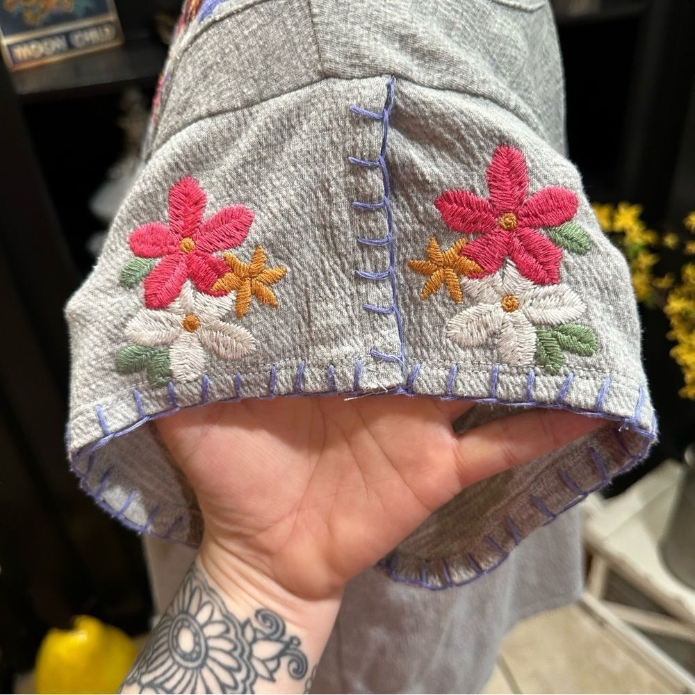 THML Cream Short-Sleeve Blouse with Colorful Floral Embroidery - Picture 4 of 8